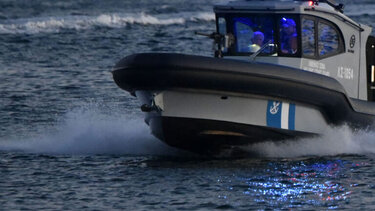 Περισυλλογή μεταναστών που επέβαιναν σε φουσκωτό, ανατολικά της Ρόδου