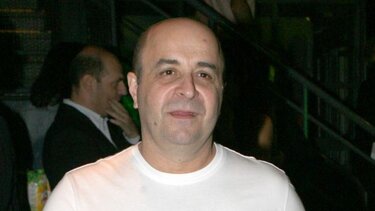 Η συγκίνηση του Σεφερλή για το δώρο σε ταβέρνα