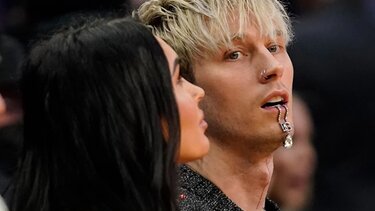 Η ενόχληση της Mέγκαν Φοξ όταν την αγκαλιάζει ο σύντροφος της