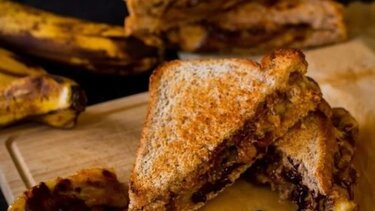 Κυριακάτικο πρωινό - Γλυκά «τοστάκια» με μπανάνα και σοκολάτα