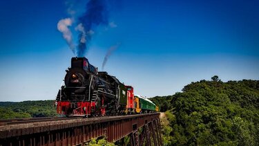 Ταξιδεύοντας με τρένο: Οι 10 ομορφότεροι σιδηροδρομικοί προορισμοί στην Ευρώπη