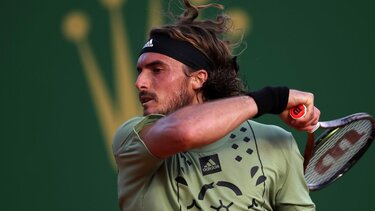 Με φόρα στα προημιτελικά του Barcelona Open ο Τσιτσιπάς