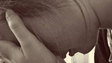 Της πέταξε νερό και με τα νύχια του προσπάθησε να την τραυματίσει στο μάτι