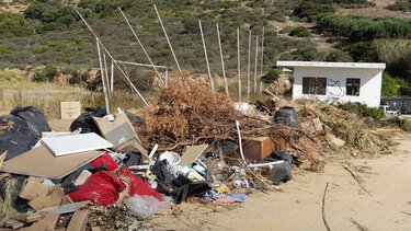 Ο σκουπιδότοπος ... παραμένει!