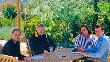 Η συνάντηση των τριών και κάτι...που έρχεται!