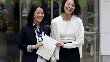 Το Τόκιο θα αρχίσει να αναγνωρίζει τις σχέσεις μεταξύ ατόμων του ίδιου φύλου από το Νοέμβριο