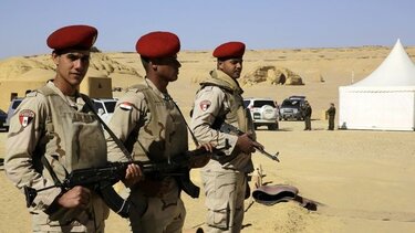 Αίγυπτος: 17 νεκροί και 16 τραυματίες από πτώση λεωφορείου