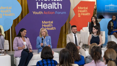 Τη Σελένα Γκόμεζ υποδέχθηκε στον Λευκό Οίκο η Τζίλ Μπάιντεν- Δείτε φωτογραφίες 