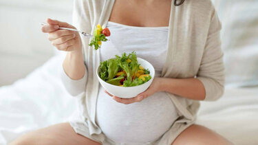 Πέντε τροφές που βοηθούν τη μέλλουσα μανούλα για ομαλή εγκυμοσύνη