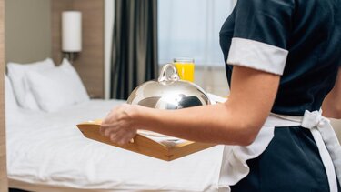 Σχέδιο κάλυψης των κενών θέσεων στον τουρισμό- Στο τραπέζι εργοδότες και εργαζόμενοι