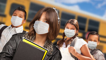 Χωρίς σελφ τεστ, αλλά με μάσκες η επιστροφή στα σχολεία