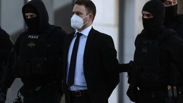 Παριστάνει το θύμα ο Μπάμπης Αναγνωστόπουλος 