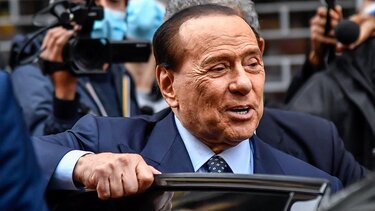 Μπερλουσκόνι: Οι εισαγγελικές αρχές του Μιλάνου ζητούν την καταδίκη του για τα πάρτι «Μπούνγκα Μπούνγκα»