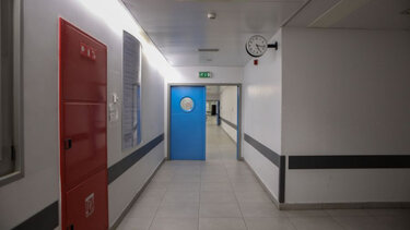 Στα αζήτητα του νοσοκομείου νεκρή γυναίκα τρανς 