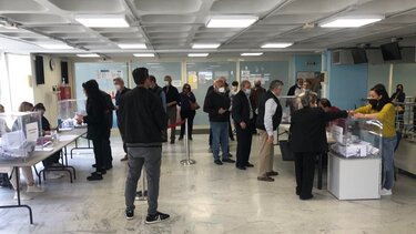 Ουρές... Δεκεμβρίου στο ΠΑΣΟΚ!