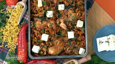 Χυλοπίτες με κοκκινιστό κοτόπουλο σπανάκι και φέτα