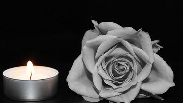 Το τελευταίο "αντίο" στον γιατρό που έσωσε ζωές και με τον θάνατό του 