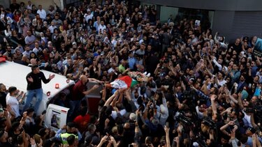 Σιρίν Αμπού Άκλεχ: Μαζικές διαδηλώσεις στη Δυτική Όχθη