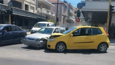 Τροχαίο σε διασταύρωση με φανάρι