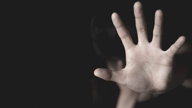 Ινδία: Καταζητούνται πέντε άνδρες για τον ομαδικό βιασμό μιας ανήλικης