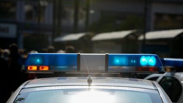 Συμπλοκή 20 ατόμων με μαχαιρώματα – Δυο τραυματίες και πέντε συλλήψεις