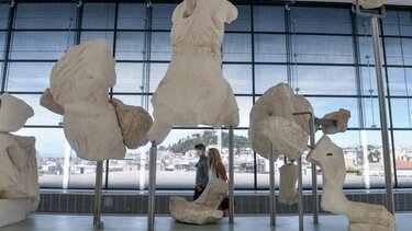 Γλυπτά Παρθενώνα: «Δεν είναι λύση, είναι ελιγμός» – Ο πρόεδρος του Μουσείου της Ακρόπολης απαντά στον Βρετανό ομόλογό του