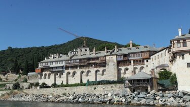 Σε ύφεση η πυρκαγιά στο Αγιο Όρος