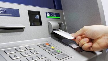 Άλμα 700% στις άμεσες μεταφορές χρημάτων από τους καταναλωτές