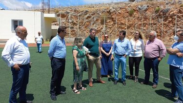 «Στολίδια» προσεχώς τα γήπεδα Μοχού και Λιμένα Χερσονήσου