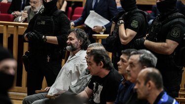 Τηλεφώνημα για βόμβα διέκοψε τη δίκη της Χρυσής Αυγής