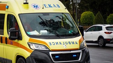 Στο νοσοκομείο 25χρονος, μετά από τροχαίο, τα ξημερώματα