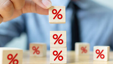 FT: Οι κεντρικές τράπεζες προχωρούν στις πιο μεγάλες αυξήσεις επιτοκίων εδώ και πάνω από δύο δεκαετίες