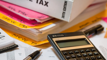 Επιστροφές φόρου: Έτσι θα τις λάβουν οι δικαιούχοι – Τι ισχύει για τους συμψηφισμούς