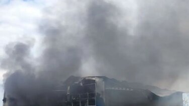 Πτολεμαίδα: Μεγάλη φωτιά σε επιχείρηση οικοδομικών υλικών 