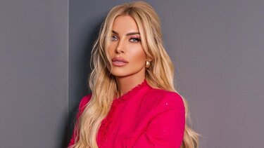 Σε πελάγη ευτυχίας η Κατερίνα Καινούργιου μετά την πρόταση γάμου από τον Π. Κουτσουμπή