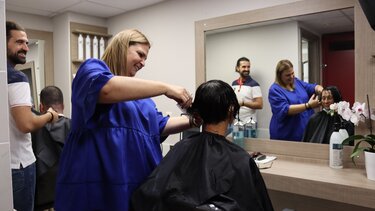 Εγκαινιάστηκε το Κοινωνικό Κομμωτήριο του Δήμου Χανίων