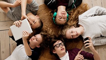 Πότε έφυγαν οι Ευρωπαίοι νέοι από το σπίτι-Το χάσμα ανδρών και γυναικών