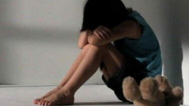 Στον ανακριτή ο 36χρονος που κατηγορείται για βιασμό του γιου της συντρόφου του