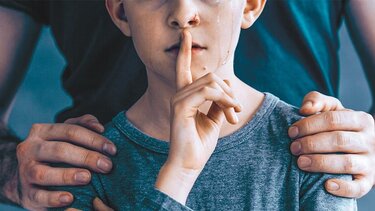 Παγκόσμια ημέρα κατά της Κακοποίησης των Παιδιών: Τα «κλειστά στόματα» που πρέπει να ανοίξουν