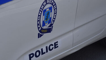 Σε συναγερμό οι αρχές: γυναίκα απείλησε να πέσει στο κενό!