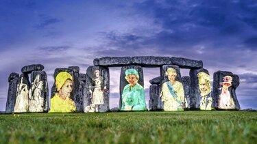Βασίλισσα Ελισάβετ: Οι φωτογραφίες της κόσμησαν το Στόουνχεντζ