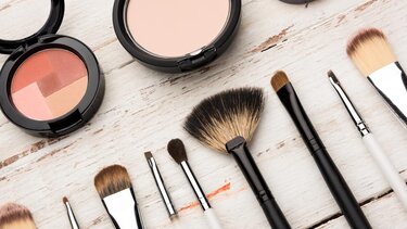 Σαρώνουν την αγορά τα «μαϊμού» καλλυντικά και αρώματα - Αυξήθηκαν οι δερματίτιδες