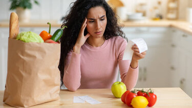 Ακρίβεια: Αλλάζουν συνήθειες οι καταναλωτές - Ποιες δαπάνες κόβουν