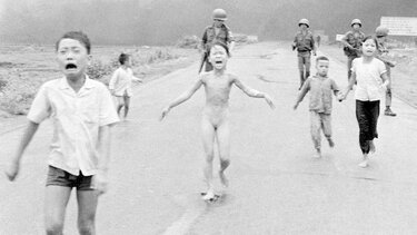 Κορίτσι της Ναπάλμ: Ολοκληρώθηκαν οι θεραπείες αποκατάστασης στο δέρμα της μετά από 50 χρόνια