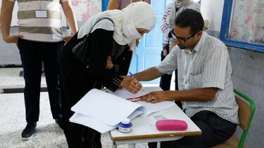 Τυνησία: Κρίνεται η τύχη του νέου Συντάγματος – Σε εξέλιξη το δημοψήφισμα