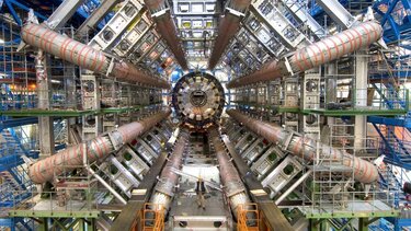 CERN: 10 χρόνια μετά το σωματίδιο Χιγκς, νέα «εξωτικά» σωματίδια