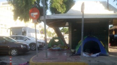 Έφοδοι και παρεμβάσεις από το Λιμενικό για τον ... υπό σύσταση καταυλισμό