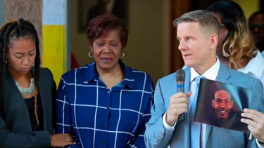 ΗΠΑ: Αστυνομικοί πυροβόλησαν δεκάδες φορές τον Αφροαμερικανό στο Οχάιο, καταγγέλλει ο δικηγόρος της οικογένειας