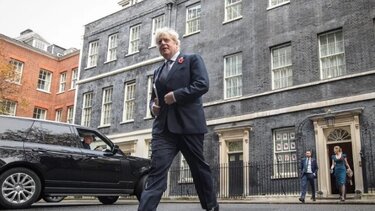 Βρετανία: Ο Τομ Τούγκενχατ ανακοίνωσε ότι θα διεκδικήσει την πρωθυπουργία