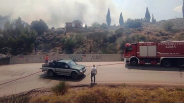 Φωτιά στο Δίστομο: Ενισχύθηκαν οι δυνάμεις πυρόσβεσης 